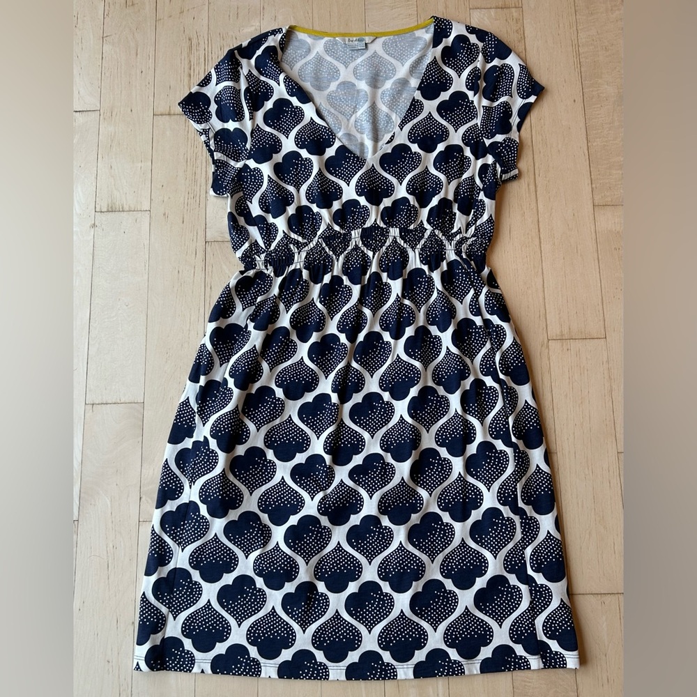 Boden White Navy Blue Spades Print Dress Smocked Empire Waist V-Neck Size 10